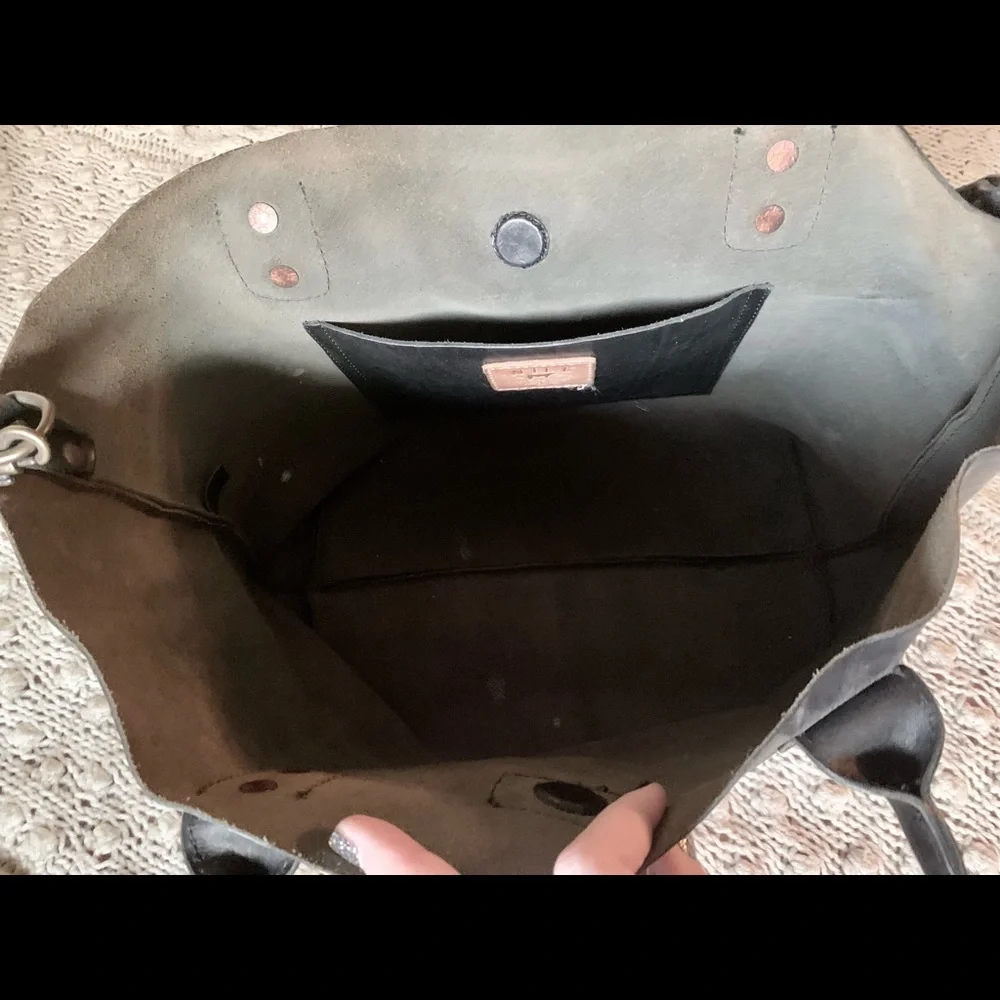 East West Tote - Picture 6 of 7